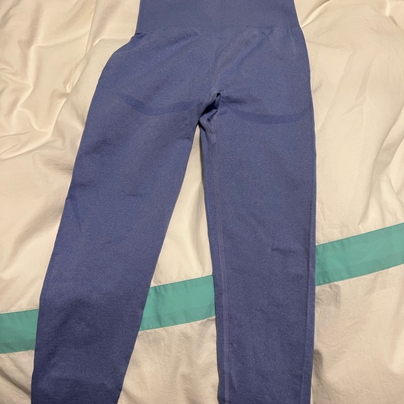 workout leggings with thigh and butt contour - Picture 2 of 3